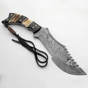 Handmade Damascus Stainless Steel Hunting Knife Survival Hunting Tracker Knife
